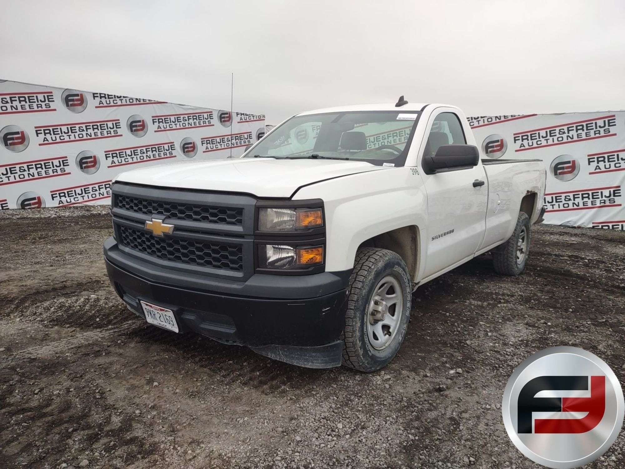 2015 Chevrolet Silverado Equipment Image0