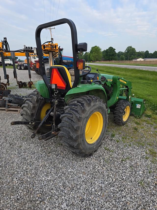 Image of John Deere 3032E equipment image 4