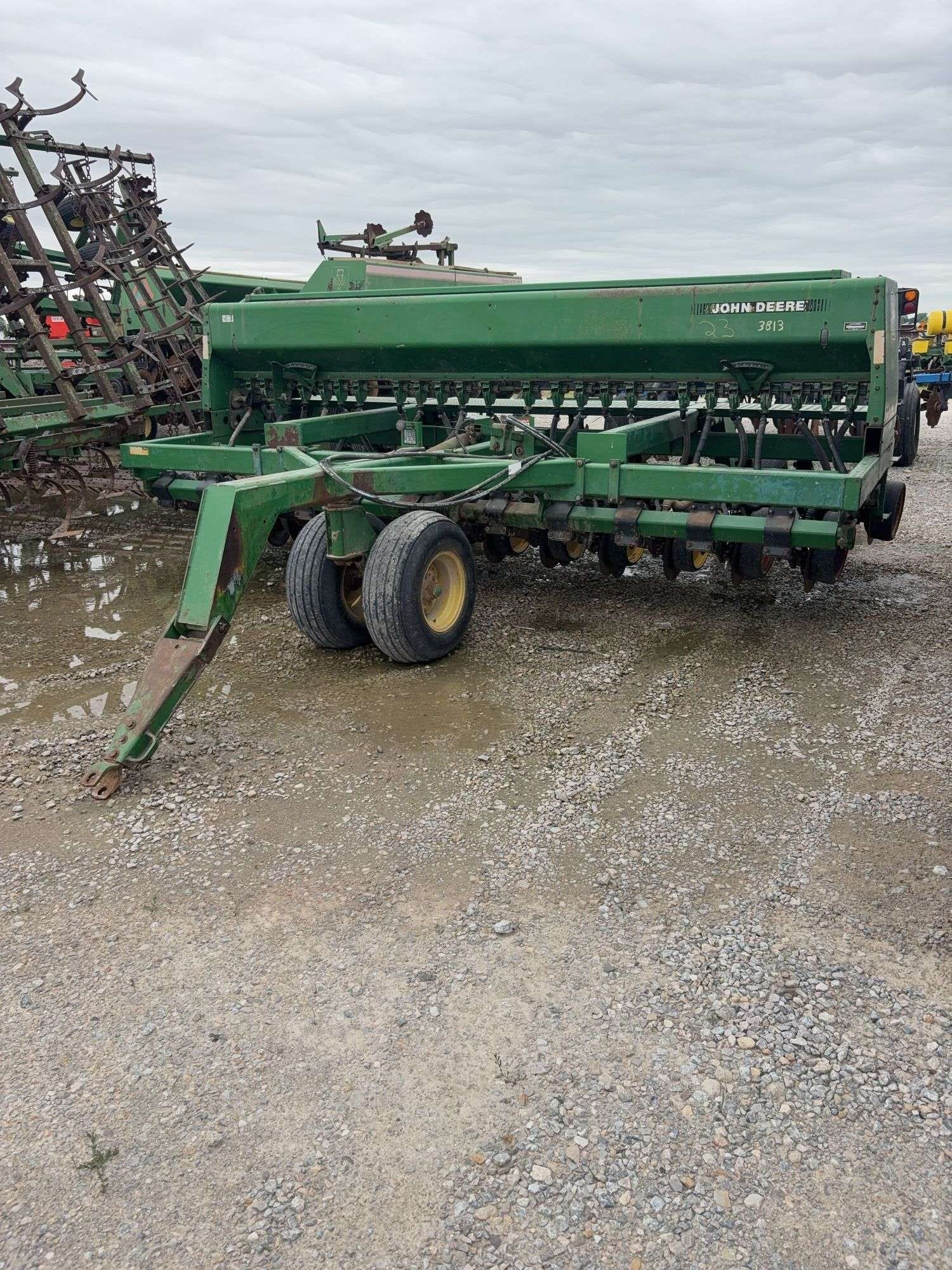 John Deere 750 Equipment Image0