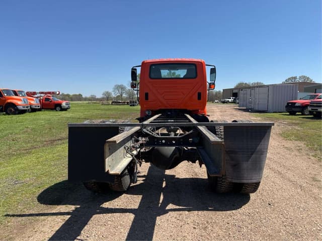 Image of International DuraStar 4400 equipment image 4