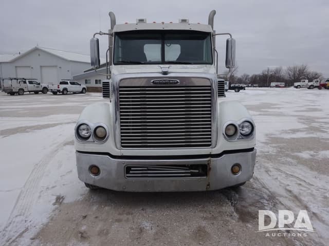 Image of Freightliner Coronado equipment image 4