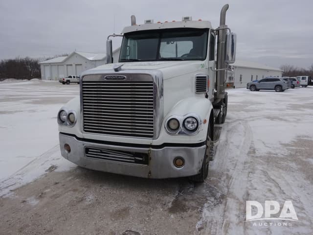 Image of Freightliner Coronado equipment image 2