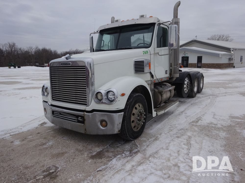 2018 Freightliner Coronado Equipment Image0