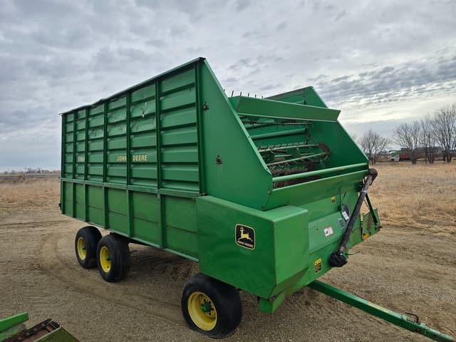 Image of John Deere 716 equipment image 2