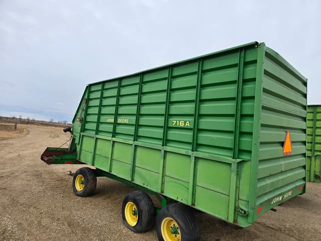 Image of John Deere 716 equipment image 4