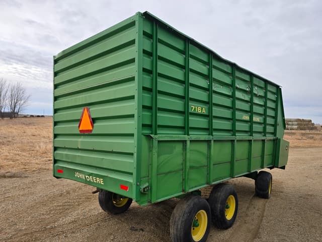 Image of John Deere 716 equipment image 3