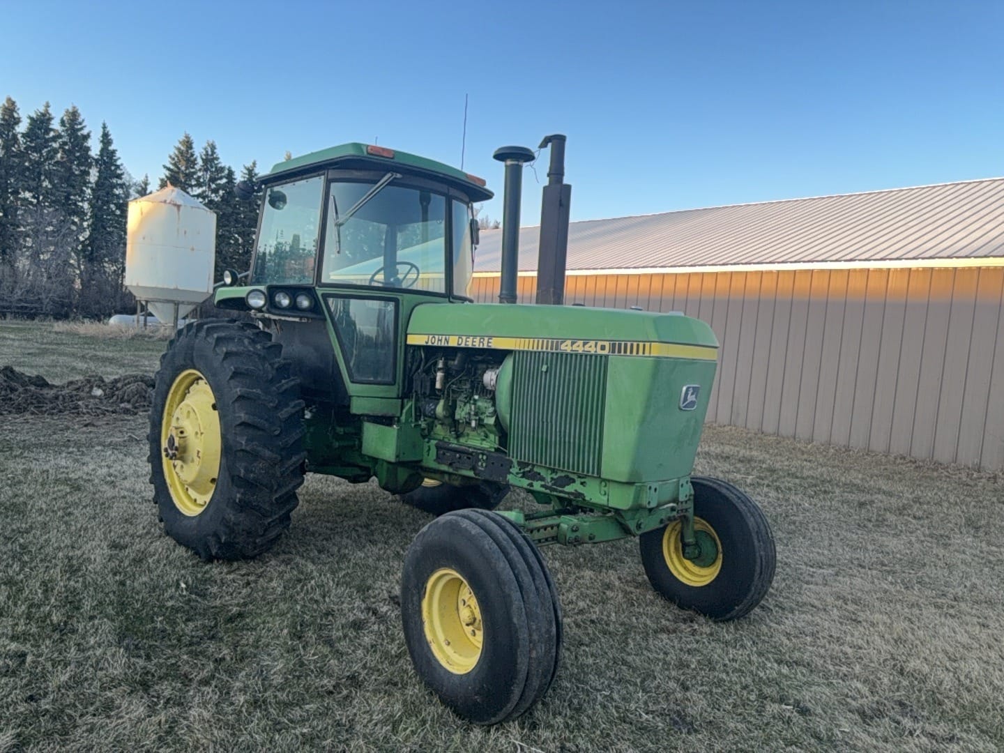 John Deere 4420 Equipment Image0
