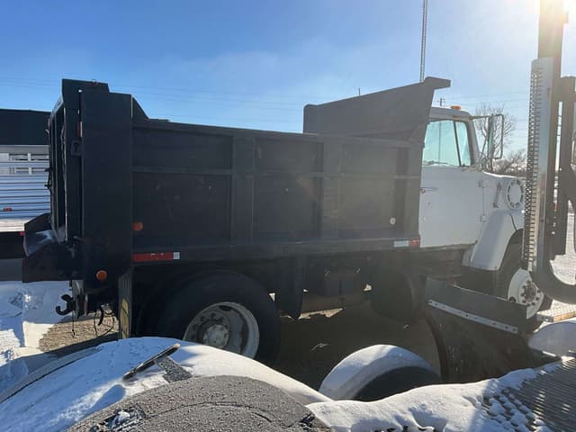 Image of Ford L8000 equipment image 3