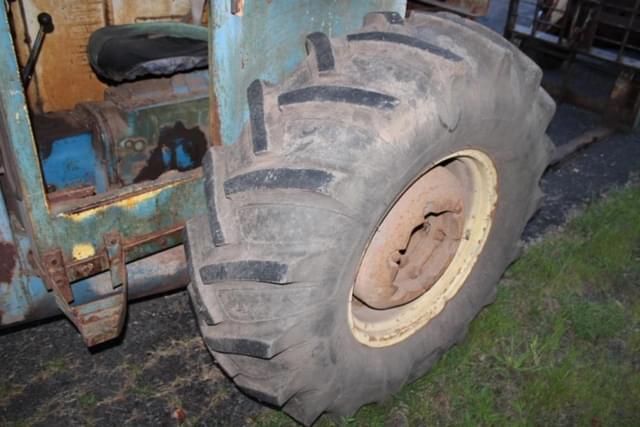 Image of Ford 4500 equipment image 3
