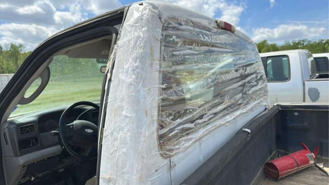 Image of Ford F-250 equipment image 3