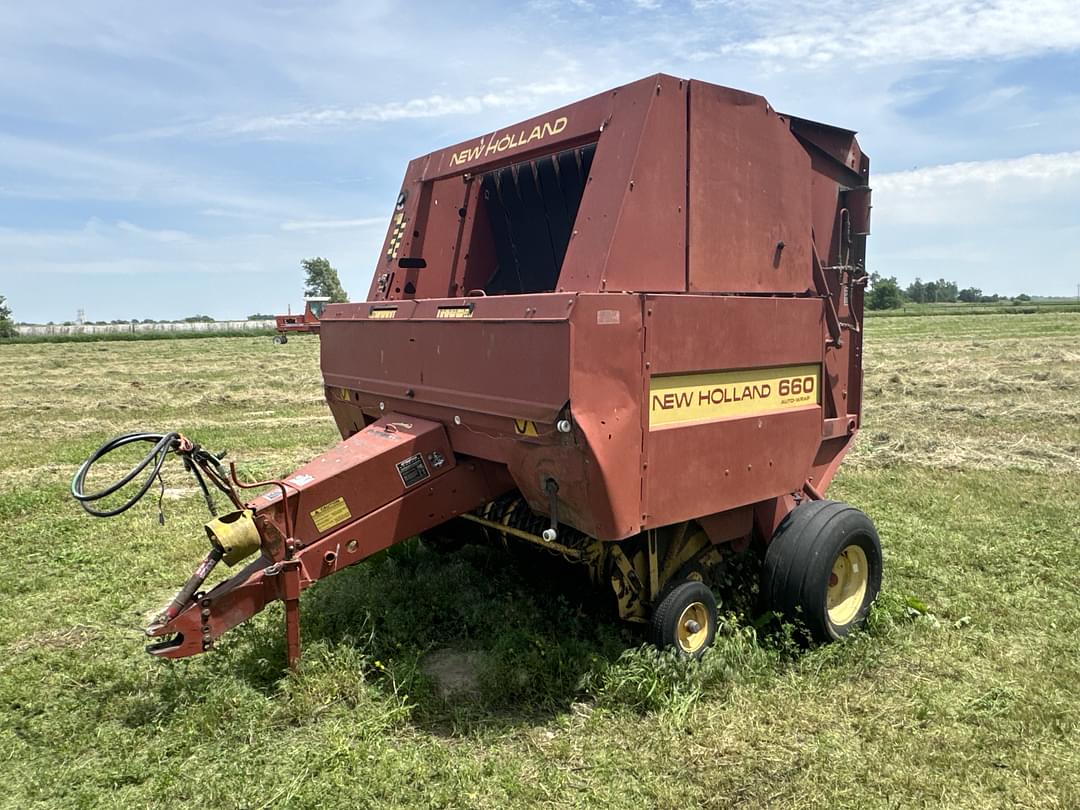 Image of New Holland 660 Primary image
