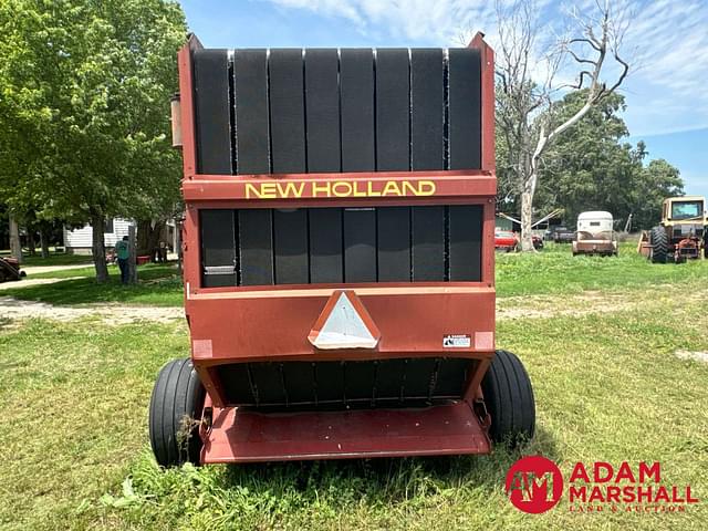 Image of New Holland 660 equipment image 3