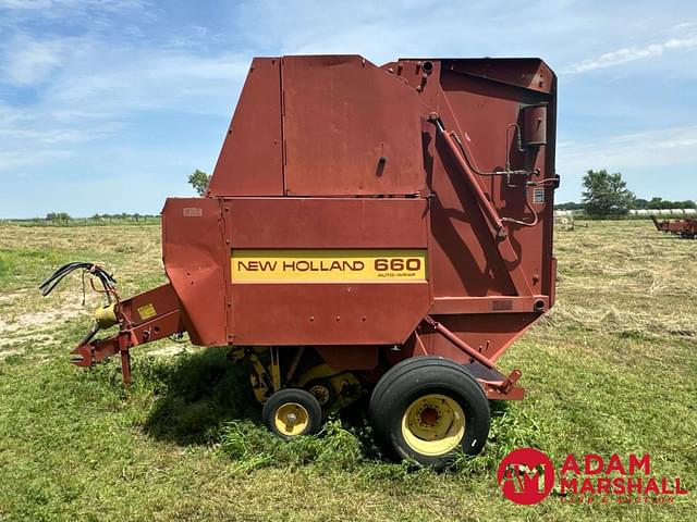 Image of New Holland 660 equipment image 4