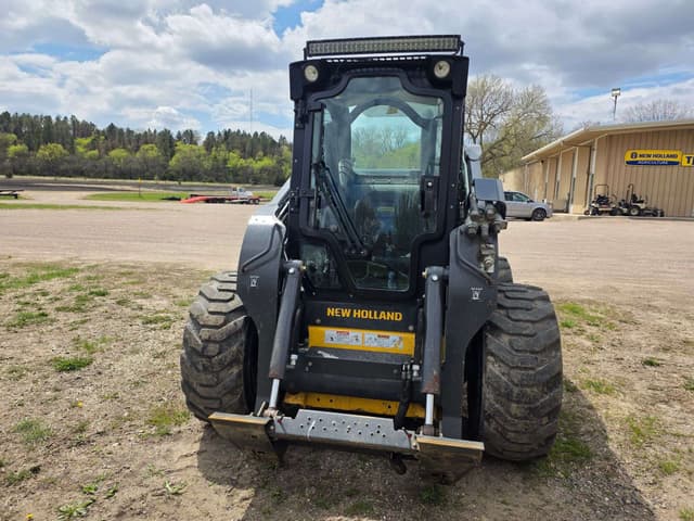 Image of New Holland L228 equipment image 2