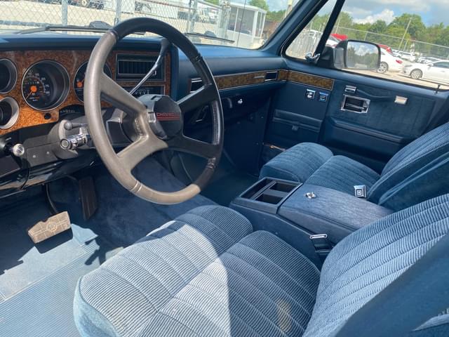 Image of Chevrolet 1500 equipment image 3