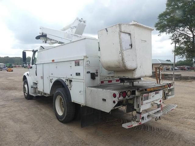 Image of Freightliner M2 106 equipment image 3