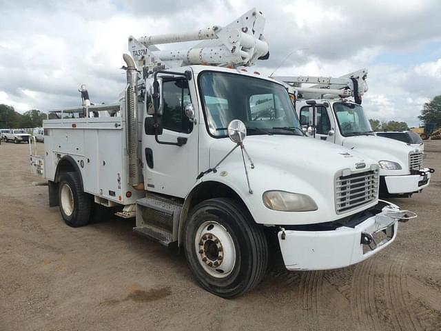 Image of Freightliner M2 106 equipment image 1