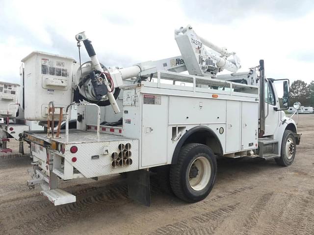 Image of Freightliner M2 106 equipment image 2