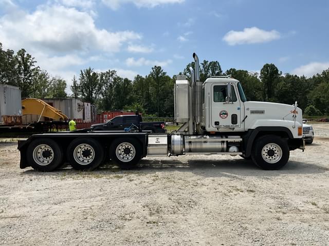 Image of Mack CL713 equipment image 3