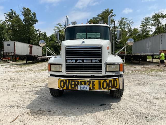 Image of Mack CL713 equipment image 1