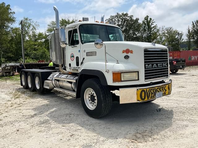 Image of Mack CL713 equipment image 2