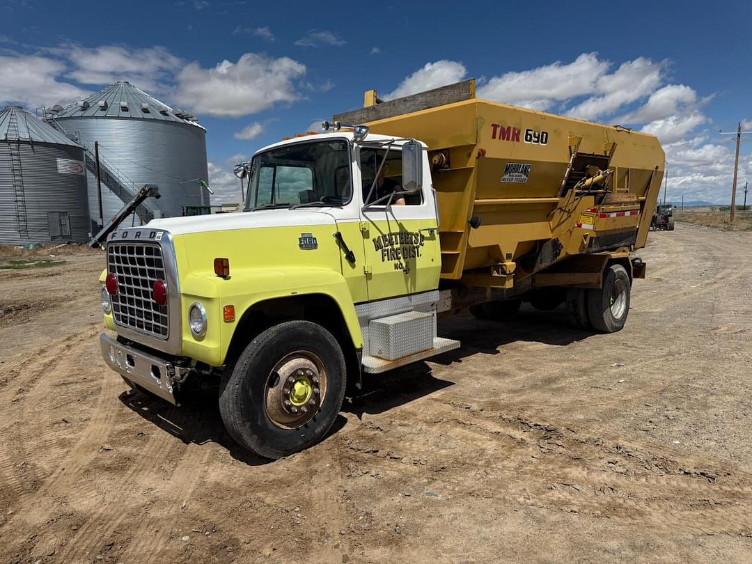 Image of Ford F-9000 Primary image