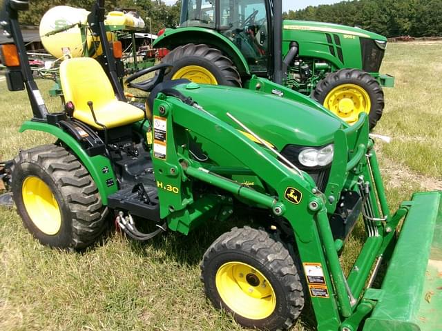 Image of John Deere 2025R equipment image 1