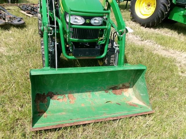 Image of John Deere 2025R equipment image 2