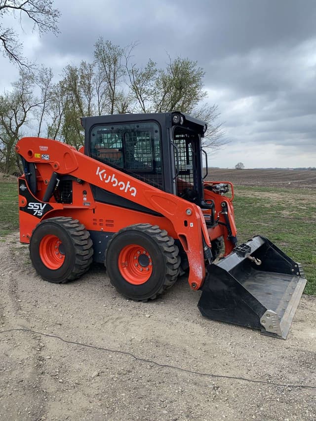 Image of Kubota SSV75 equipment image 2