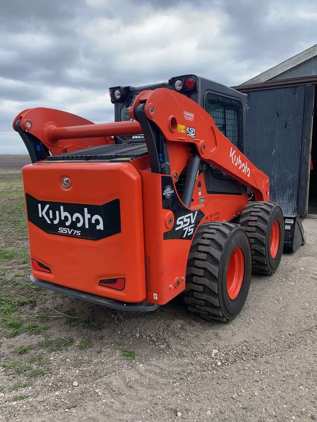 Image of Kubota SSV75 equipment image 3