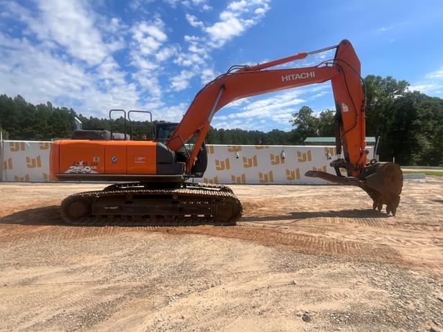 Image of Hitachi ZX250LC equipment image 3