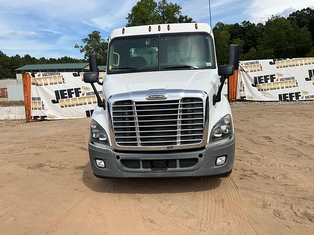 Image of Freightliner Cascadia equipment image 1