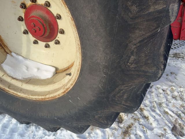 Image of International Harvester 1460 equipment image 4