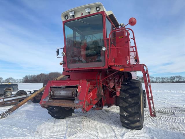 Image of International Harvester 1460 equipment image 1