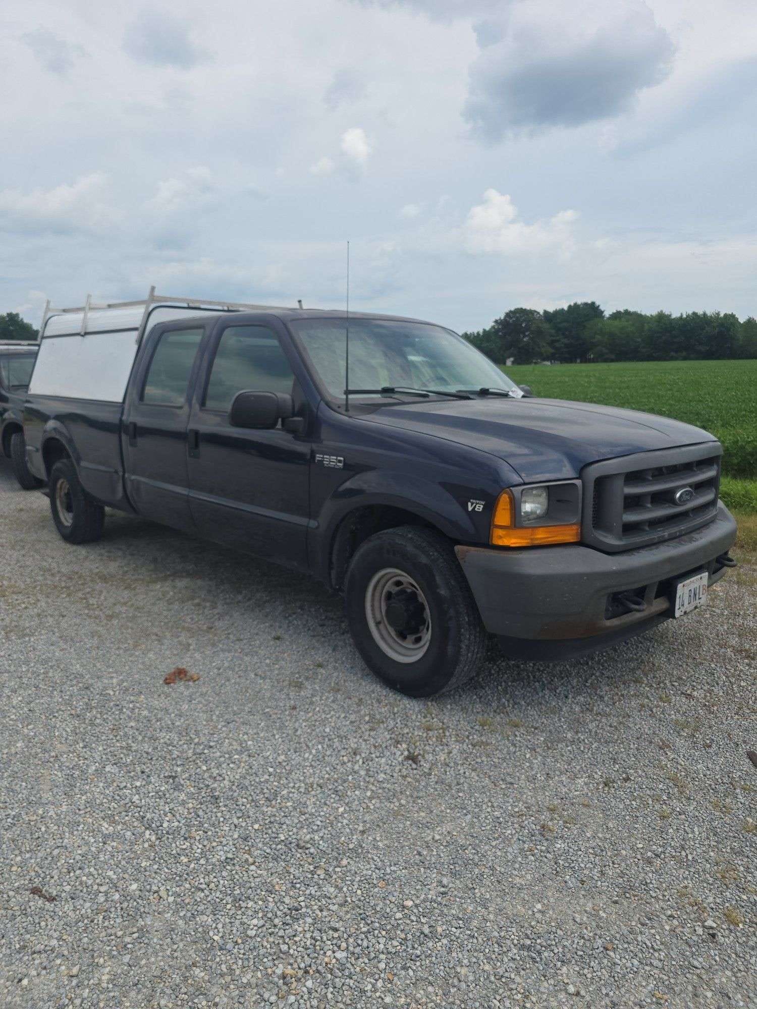 2001 Ford F-350 Equipment Image0