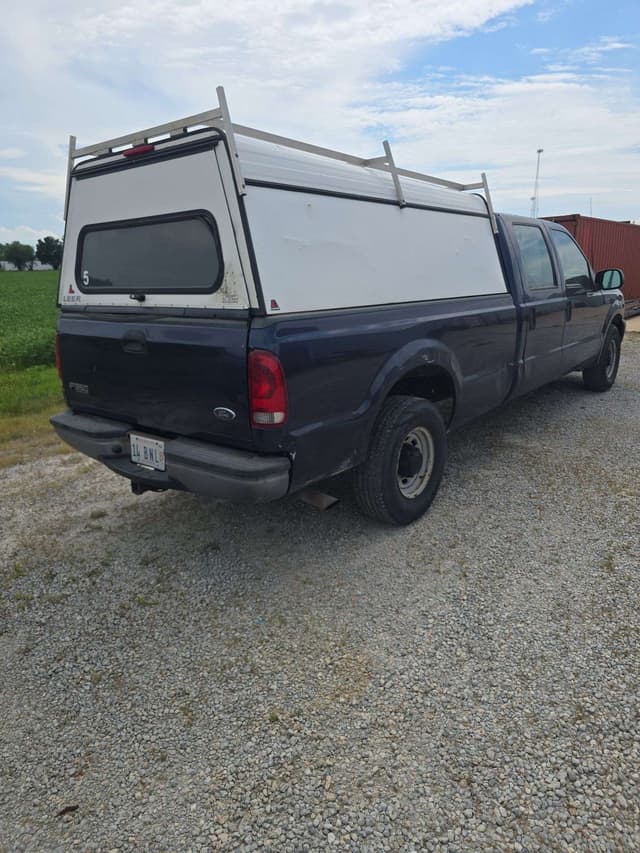 Image of Ford F-350 equipment image 4