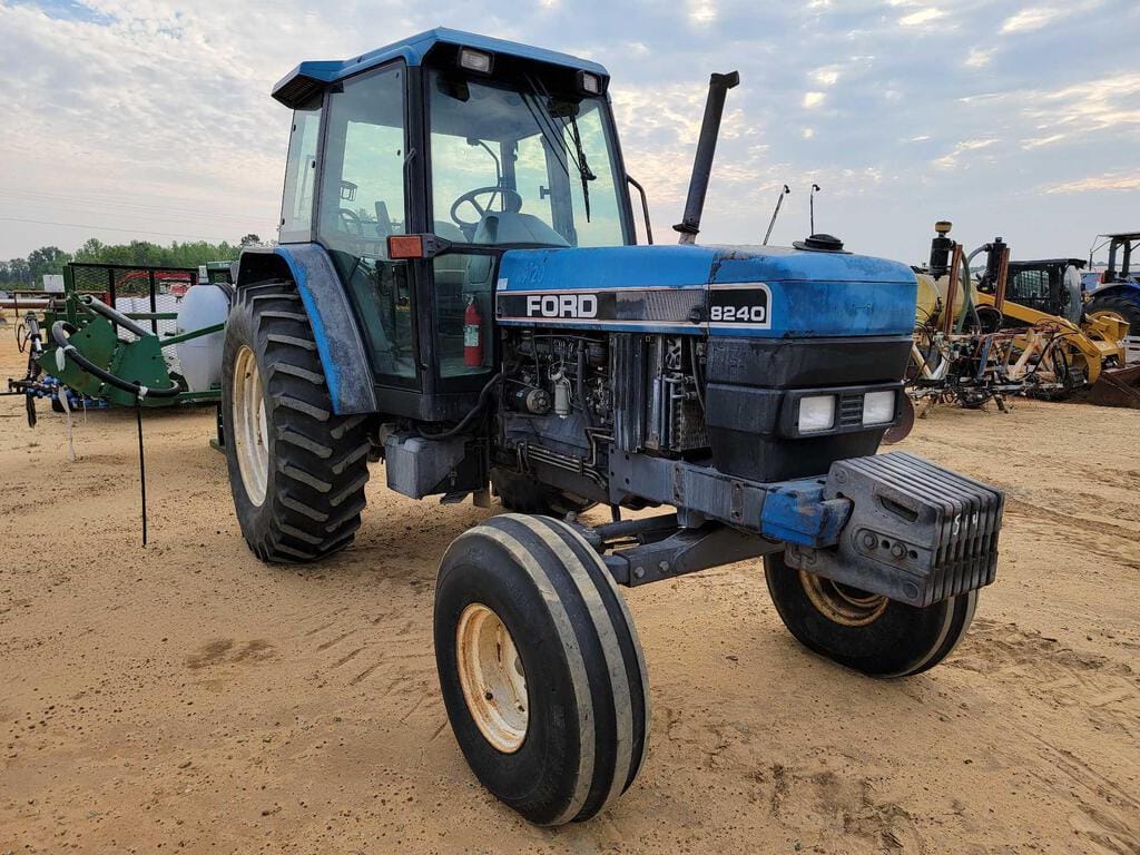 Main image Ford 8240