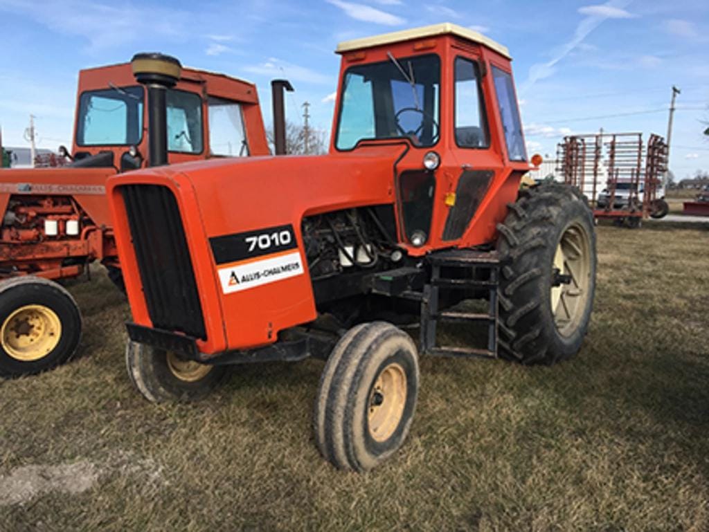 Ososi Aktar様 SOLD - Allis Chalmers 7010 Lot No. 110 Tractors with 118 HP