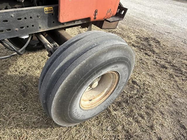 Image of Allis Chalmers 7010 equipment image 4