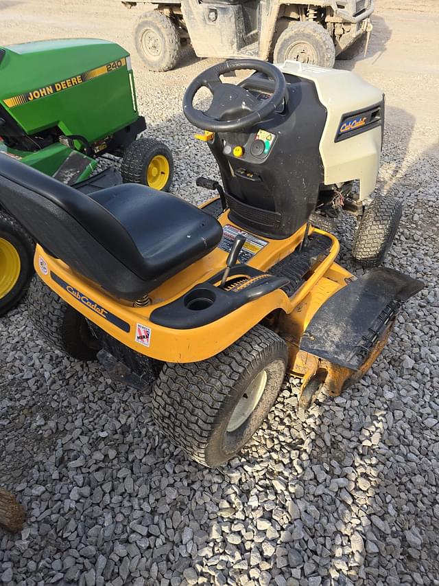 Image of Cub Cadet LTX1050 equipment image 3