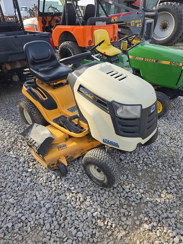 Image of Cub Cadet LTX1050 equipment image 2