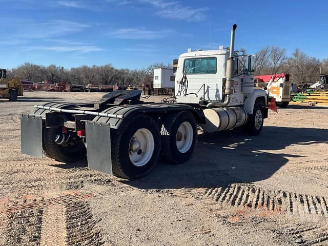 Image of Mack R688ST equipment image 4