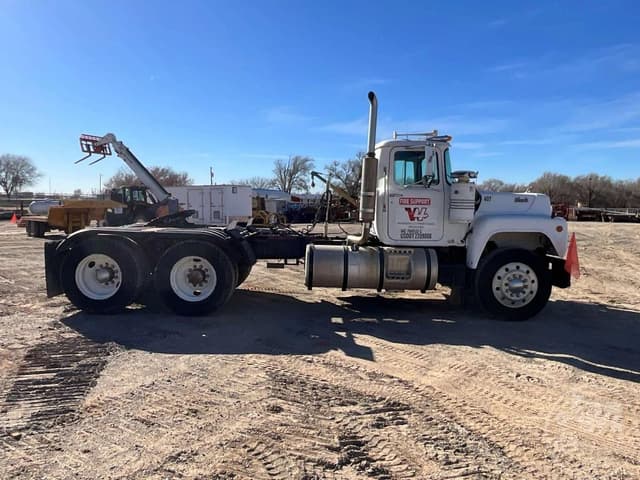 Image of Mack R688ST equipment image 3