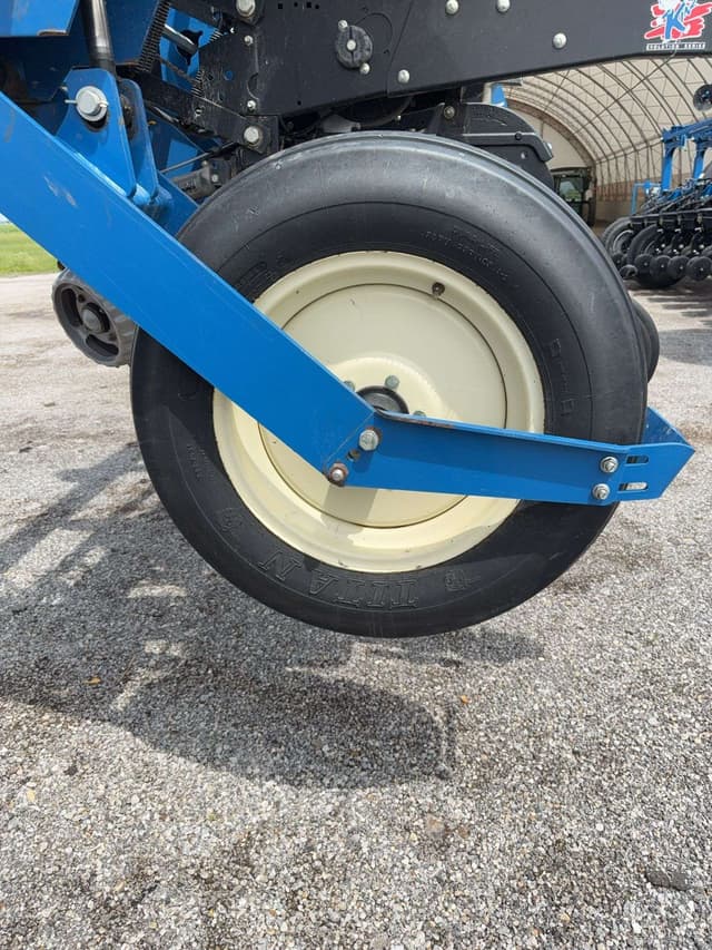 Image of Kinze 3600ASD equipment image 3