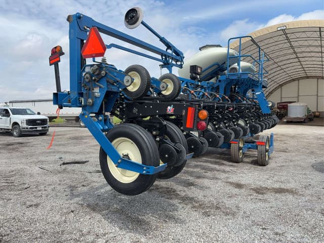 Image of Kinze 3600ASD equipment image 2