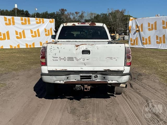Image of Chevrolet 2500HD equipment image 4