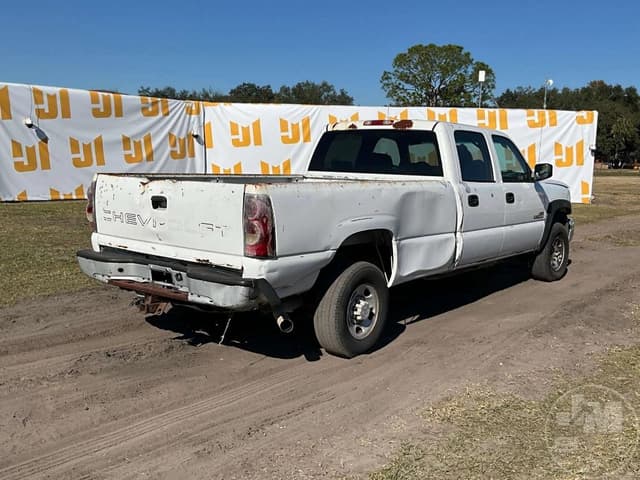 Image of Chevrolet 2500HD equipment image 3