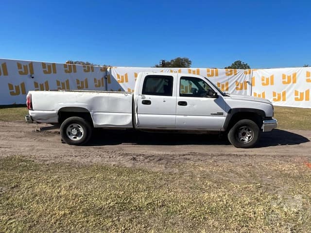 Image of Chevrolet 2500HD equipment image 2