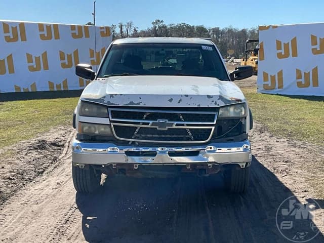 Image of Chevrolet 2500HD equipment image 1