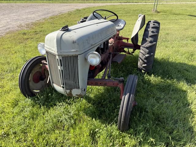 Image of Ford 8N equipment image 2